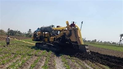 الدكتور سويلم يتابع الموقف التنفيذي لمشروعات الصرف الزراعى المغطى