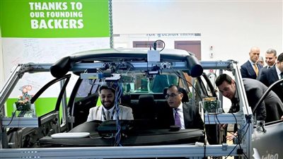 رئيس الوزراء يتفقد منظومة العمل بشركة 