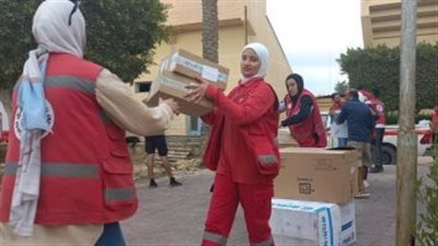 استمرار تدفق المساعدات الإنسانية على مطار العريش.. والهلال الأحمر يفرغ شحنة مساعدات منظمة الصحة العالمية