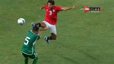 طرد هاني.. التعادل السلبي يحسم الشوط الأول بين منتخب مصر والجزائر