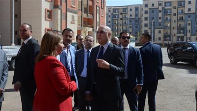 وزير الإسكان يتفقد وحدات المبادرة الرئاسية 