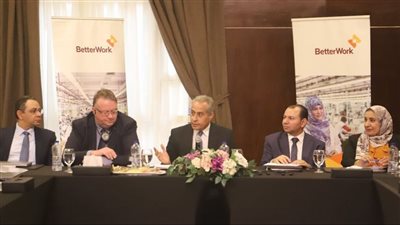 وزير العمل ومدير