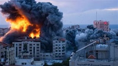 احتجاز سفير بريطانى سابق فى مطار جلاسكو لتضامنه مع القضية الفلسطينية