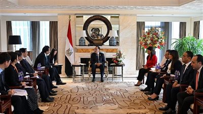 رئيس الوزراء يلتقي رئيس الوكالة الصينية للتعاون الإنمائي الدولي 