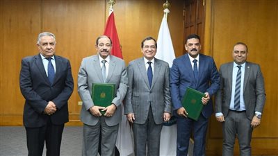 الملا يشهد توقيع بروتوكول تعاون بين هيئتي الثروة المعدنية والمثلث الذهبي