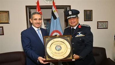  قاعدة طنطا الجوية تستقبل وفداً يترأسه محافظ الغربية لتقديم التهنئة بمناسبة ذكرى إنتصارات أكتوبر 