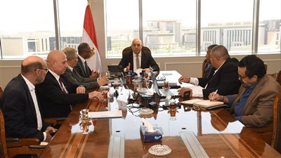 وزير الإسكان يتابع موقف تكثيف العمالة والمعدات للانتهاء من تنفيذ مشروع تطوير الصرف الصحى بمنطقة المقطم