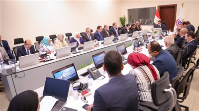 وزير الصحة يوجه بتكثيف الزيارات الميدانية لوكلاء الوزارة لتذليل المعوقات التي يواجهها المواطنون