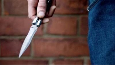 مشاجرة أدت الى الوفاة.. ضبط شخص بتهمة التعدي على آخر بسلاح أبيض 