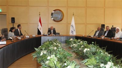 وزير النقل يبحث مع وفد البنك الدولي آخر المستجدات الخاصة بمشروع تطوير خط لوجستيات التجارة بين القاهرة والإسكندرية