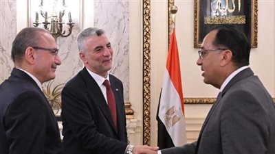 رئيس الوزراء يلتقي وزير التجارة التركي لبحث تعزيز العلاقات التجارية والاستثمارية