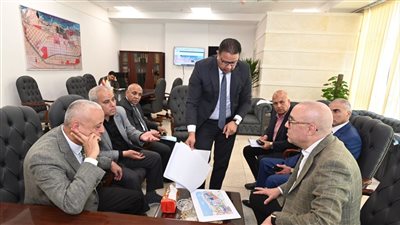 وزير الإسكان يعقد اجتماعا بمقر جهاز مدينة العلمين الجديدة لمتابعة تقدم الأعمال بالمشروعات الجارى تنفيذها بالمدينة