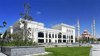 وزير الإسكان يتجول بمدينة العلمين الجديدة لمتابعة تقدم الأعمال بمختلف المشروعات الجارى تنفيذها