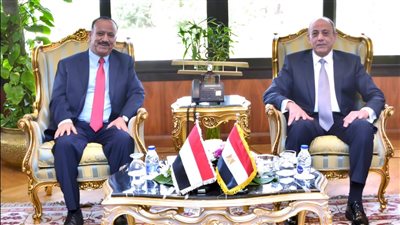 وزير الطيران المدنى يلتقى بوزير النقل اليمنى لبحث سبل تعزيز العلاقات بين البلدين
