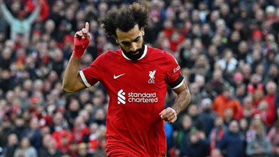 محمد صلاح يسجل ويقود ليفربول للفوز على نوتنجهام فورست بثلاثية نظيفة 