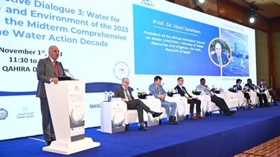 الدكتور سويلم يشارك فى جلسة 