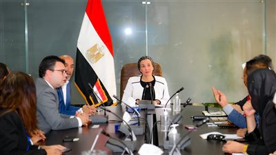 وزيرة البيئة تلتقى ممثلي شركتي 