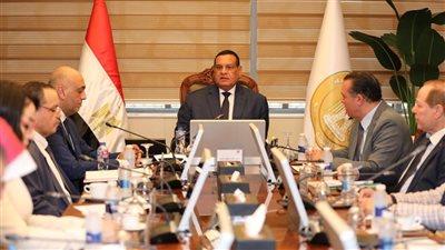 وزير التنمية المحلية يبحث مع رئيس جهاز تنمية المشروعات المتوسطة والصغيرة ومتناهية الصغر مجالات التعاون المشترك 