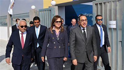 رئيس الوزراء يتفقّد بعض المدارس لمتابعة الأنشطة التعليمية المختلفة