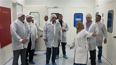 وزير قطاع الأعمال العام يتفقد مصانع شركة النصر للكيماويات الدوائية