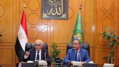 وزير التربية والتعليم ومحافظ الإسماعيلية يعقدان اجتماعا مع قيادات ومديرى الإدارات التعليمية بالمحافظة