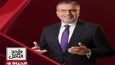 واحد من الناس يتحمل تكاليف عملية مياه بيضاء على قناة الحياة