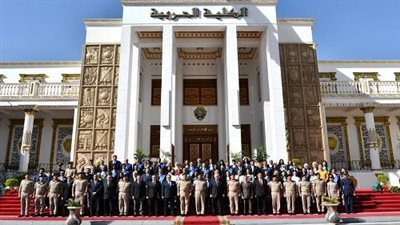 بعد إتمام دورتهم التدريبية.. الأكاديمية العسكرية المصرية تنظم مراسم لتخريج الدفعة رقم (55) للملحقين الدبلوماسيين  