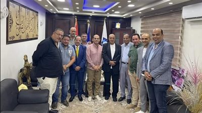 خشانة يلتقي أعضاء جمعية مقاولى الأشغال البحرية بالسويس