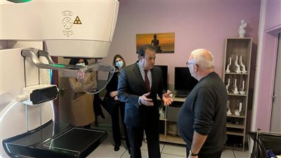 وزير الصحة يعقد اجتماعا مع رئيس معهد «جوستاف روسي» الفرنسي لعلاج الأورام 