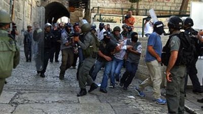 عشرات المستوطنين يقتحمون المسجد الأقصى بحماية شرطة الاحتلال الإسرائيلى