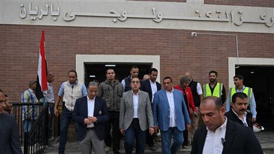 مدبولي يستمع لعدد من المواطنين من أهالي قرية الريان بمحافظة الفيوم