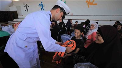 لتوزيع الحقائب المدرسية.. 