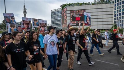 تستمر 5 أيام.. مسيرة من عائلات أسرى إسرائيليين إلى مقر نتنياهو