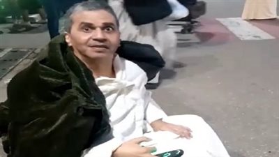  بعد دعوته من عمرو الليثي.. الفنان عمرو محمد علي يؤدي فروض العمرة مع والدته