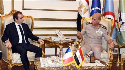 وزير الدفاع والإنتاج الحربى يلتقى وزير الدفاع الفرنسي.. تفاصيل