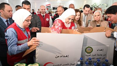 القباج وأبو غزالة يدشنان قافلة المساعدات الإنسانية المقدمة من مجلس وزراء الشئون الاجتماعية العرب إلى قطاع غزة 