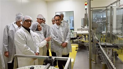 رئيس الوزراء يقوم بجولة تفقدية موسعة لعدد من المصانع بمدينتي العبور والعاشر من رمضان