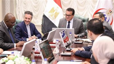 وزير الصحة يستقبل المدير العالمي لمؤسسة التمويل الدولية للصحة والتعليم