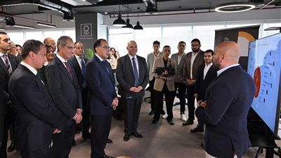 رئيس الوزراء يتفقد مركز مصر للتكنولوجيا والابتكار التابع لشركة 