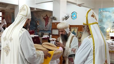 أسقف السويس يجتمع مع خدام الإجتماعات النوعية بكنيسة الشهيد مارجرجس