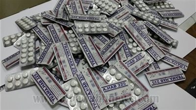 بقصد الإتجار.. ضبط 3 عاطلين بحوزتهم  9000 قرص لعقار التامول المخدر 