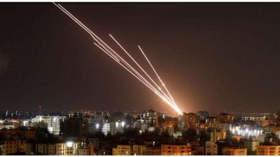 بدفعات صاروخية.. كتائب القسام: قصف قاعدة تسيلم العسكرية الإسرائيلية