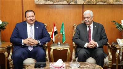  طه ورئيس جامعة المنوفية يناقشان خطة حصول المنشآت الطبية على الاعتماد استعداداً للتأمين الصحي الشامل