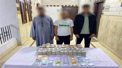 أمن الشرقية.. ضبط 3 أشخاص بتهمة الإتجار غير المشروع بالنقد الأجنبي 