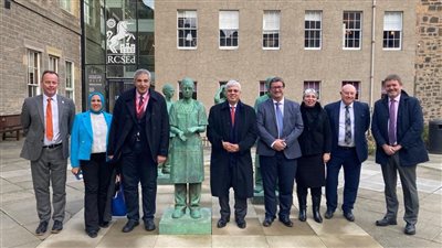 وزير التعليم العالي يبحث مع رئيس الكلية الملكية للجراحين بأدنبرة وضع خطة تنفيذية لإنشاء فرع للكلية الملكية بالعاصمة الإدارية 