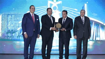 رئيس هيئة الرعاية الصحية يُكرِّم المحافظين والشخصيات الهامة لجهودهم البارزة والملوسة لإنجاح منظومة التأمين الصحي 