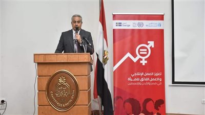 وزير العمل ومحافظ بني سويف يشهدان حفل تَخَرُجّ 103 سيدة من برنامج تدريبي على مِهن يحتاجها سو ق العمل