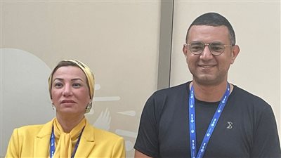 وزيرة البيئة تستقبل المغامر المصري على عبده بجناح مصرى بـ cop28 فى دبي 