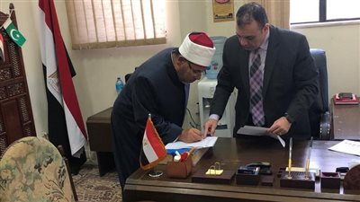 توافد المصريين على سفارتنا بباكستان فى ثانى أيام التصويت بالانتخابات الرئاسية