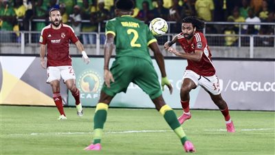 الشحات يهدر التقدم.. التعادل السلبي يحسم الشوط الأول بين الأهلي ويانج أفريكانز